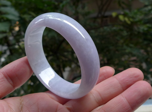 翡翠手镯批发价格哪里靠谱 翡翠手镯批发价格贵吗   第1张