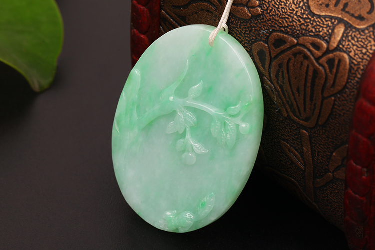 翡翠知识知多少？翡翠是怎么来的呢？象征着什么寓意呢？   第2张