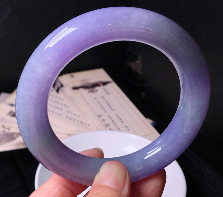 翡翠雕花手镯图案纯天然A货飘花翡翠冰种玉镯子赏析 