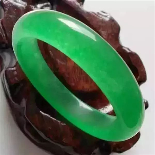 翡翠小挂件有些名字里带“玉”的，未必就是真正的玉石！  第1张