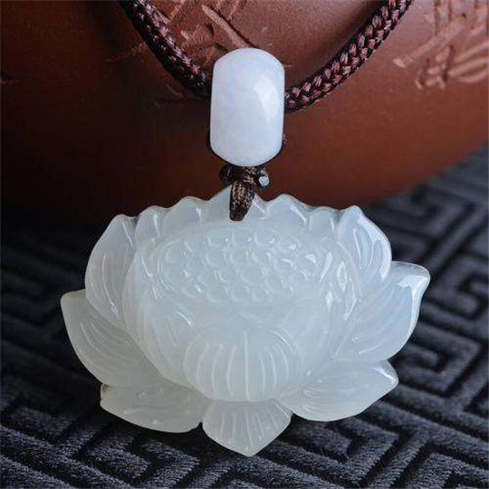 和田玉莲花寓意多，你了解吗？  第1张