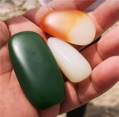 翡翠手镯磕了下玩玉误区多，你知道多少？  第7张