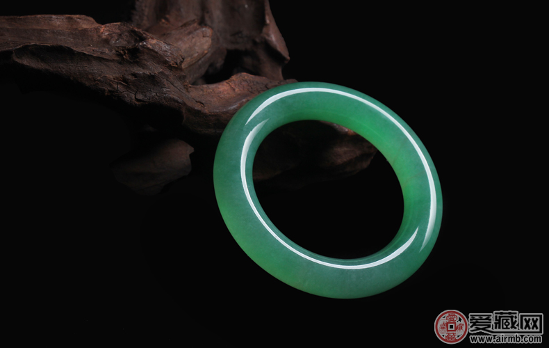 老坑翡翠原石价格行情冰糯种蓝花翡翠手镯如何辨真假 