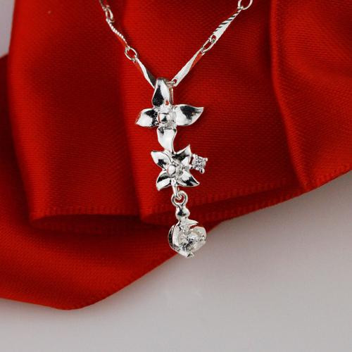 翡翠方牌子银首饰中999银和925银，哪一个更适合佩戴？  第4张