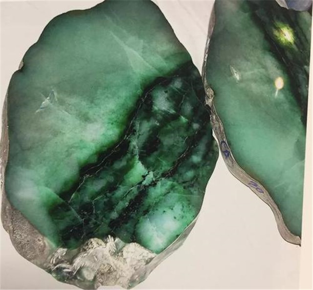 翡翠吊坠男 时来运转带癣的翡翠使用价值高吗？我们一起来恰当分辨！(文图)   第3张