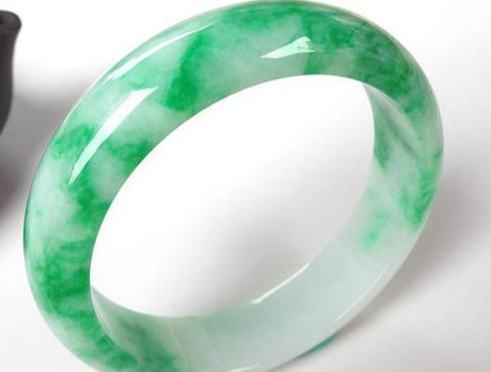 翡翠价格涨得再飞，买了有这些情况的也就和你无关  第4张