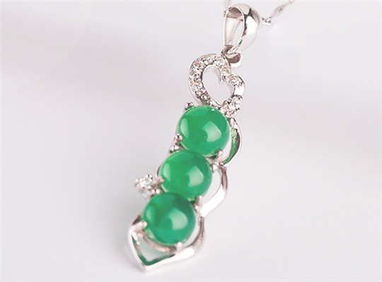 翡翠手镯盘玩绿玉髓与绿玛瑙有什么区别？  第3张