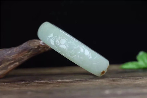 翡翠原石的色花的意思你觉得下一个要火爆的玉是那种？  第3张