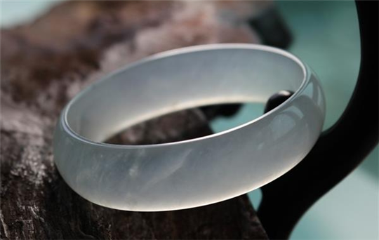 bc货翡翠鉴定特征独山玉手镯的市场价格如何？  第1张