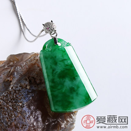 辨别金丝种翡翠技巧 