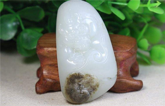 和田玉手把件能盘到包浆，这些技巧你get到了吗？  第3张