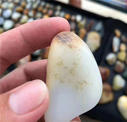 翡翠手镯磕了下玩玉误区多，你知道多少？  第10张