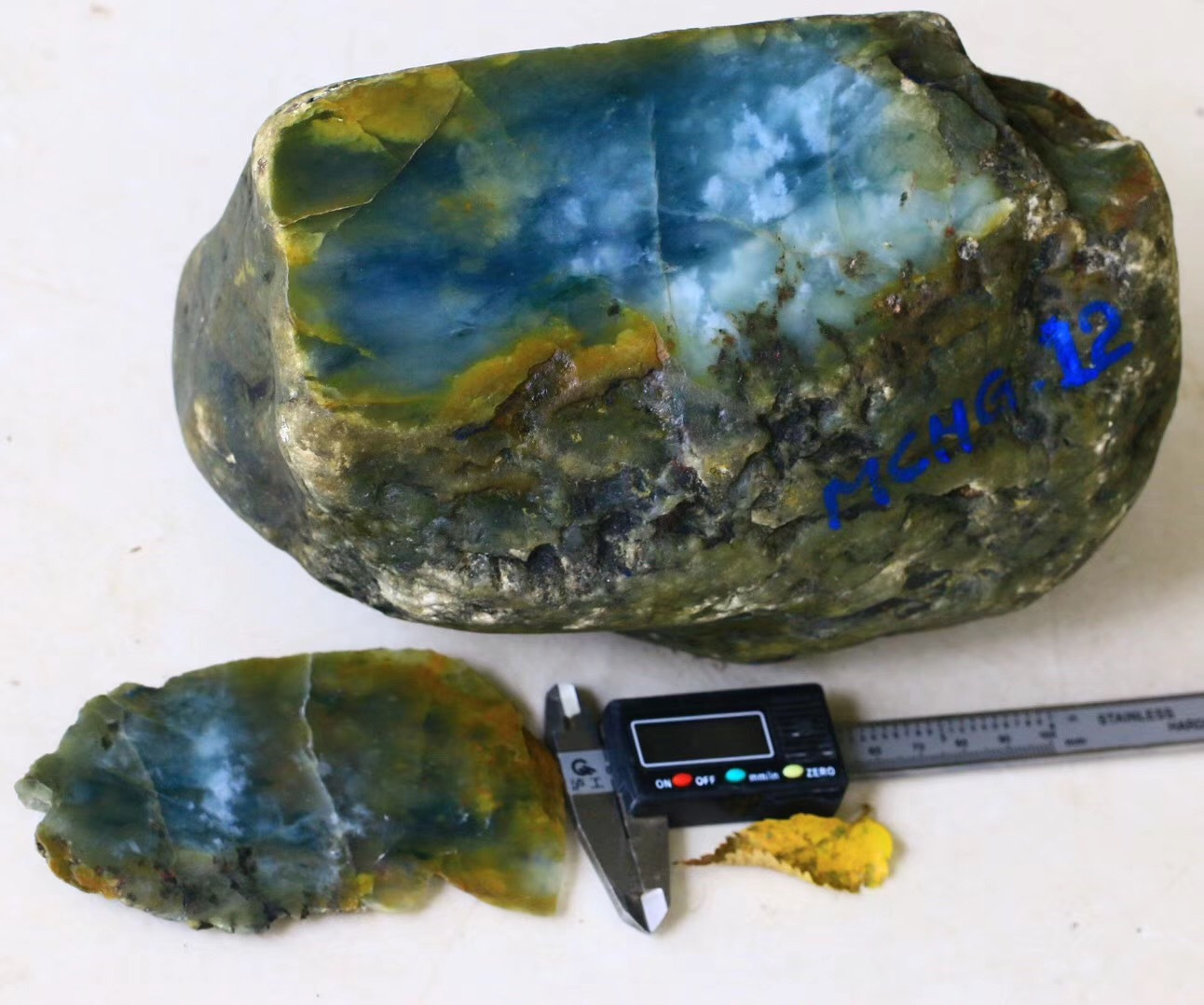 什么样的翡翠原石色料具备赌的条件？  第5张