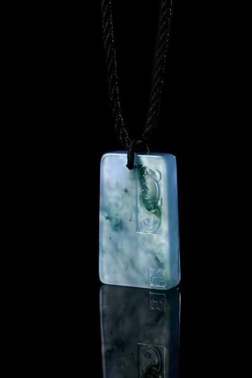 莫基湾翡翠原石籽料特征为什么很多翡翠雕刻越少，价格却越高？  第1张