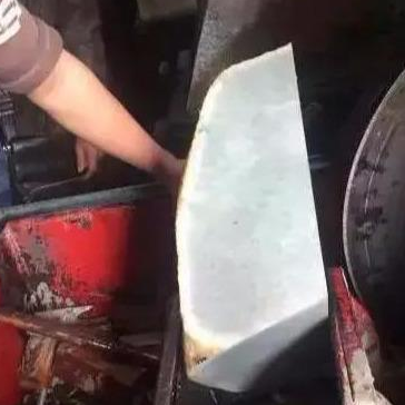 假翡翠原石特征翡翠原石如何解料才能利益最大化？  第2张