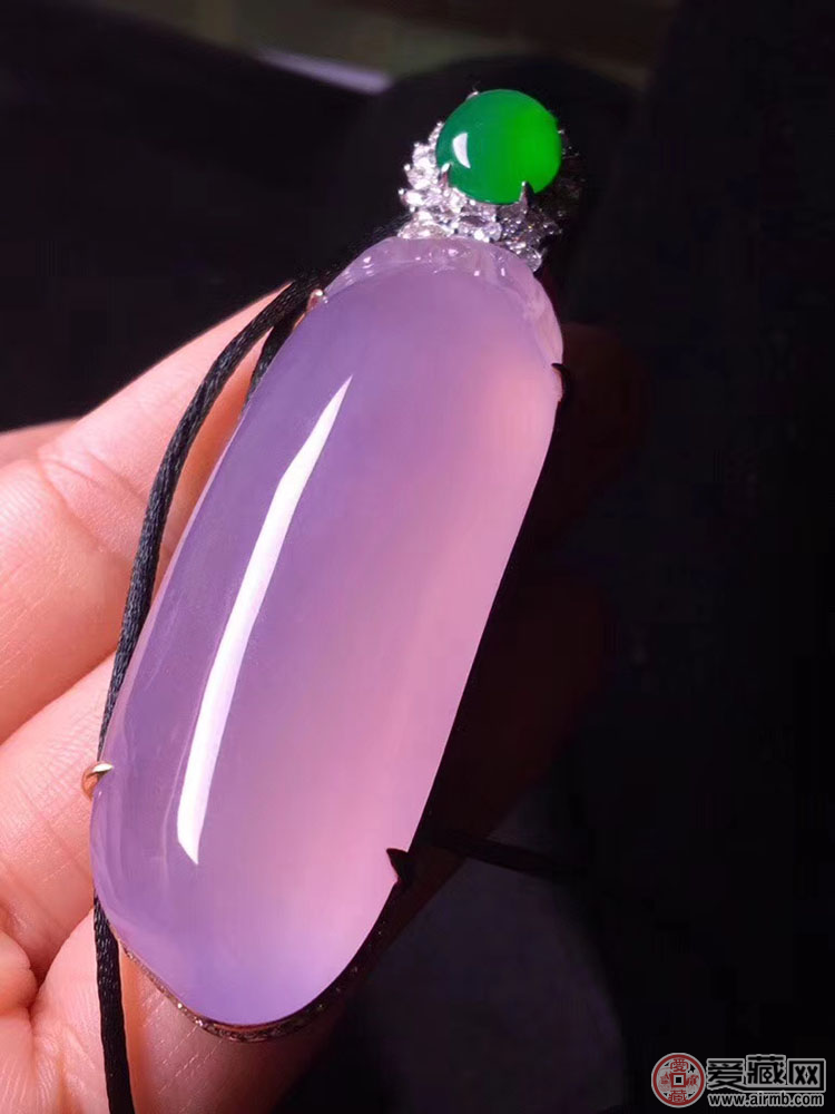 莫弯基翡翠原石有灰冰糯种翡翠吊坠如何挑选 