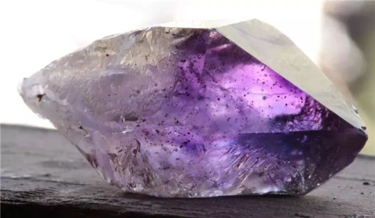 翡翠冰种紫色手镯世界各地的水晶产地你知道多少？  第3张