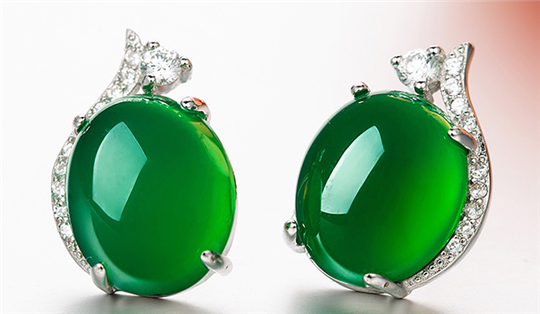 翡翠手镯盘玩绿玉髓与绿玛瑙有什么区别？  第2张