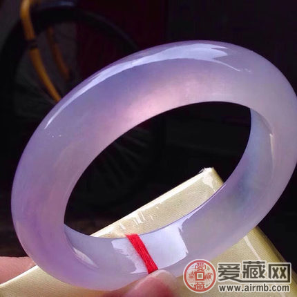 白底豆种翡翠价格冰种翡翠鉴定办法有哪些？ 