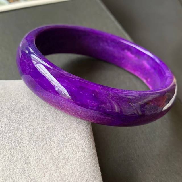 做为奢侈品包包的翡翠为什么一直可以获得大家的钟爱   第3张