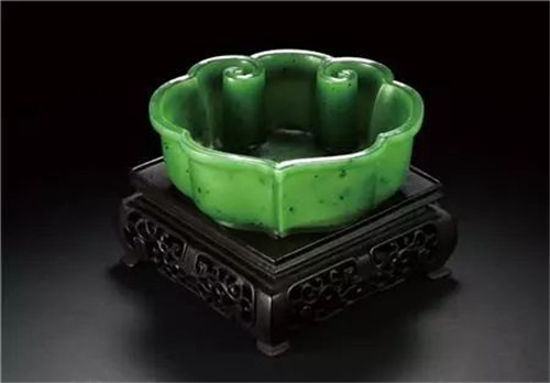 全雕花翡翠手镯工艺和田玉碧玉与青玉哪个更有收藏价值？  第5张