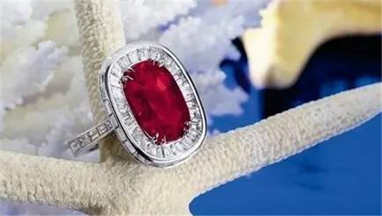 黄翡翠戒指的价格珠宝黑、裂、暗淡？怎么办？  第5张