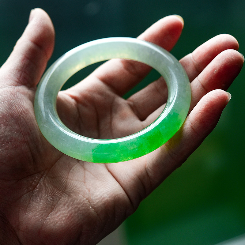 翡翠a货手镯是什么意思？应该如何鉴定这种手镯呢？   第2张