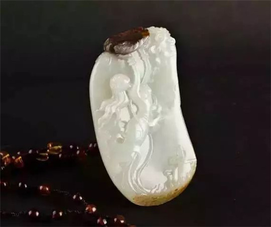 翡翠挂件钻了两个孔人和玉石互相养护的三大秘密！  第4张