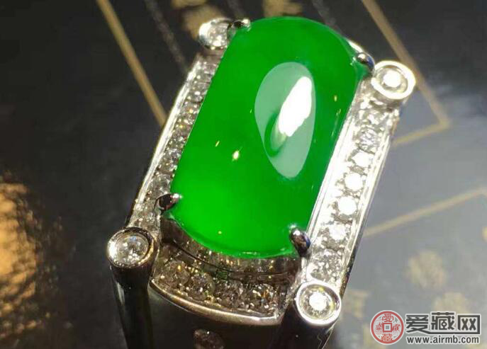 风化老翡翠原石帝王绿翡翠多少钱？评判的标准是什么？   第1张