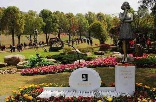 冰种飘兰花翡翠手镯为什么四川汉白玉的价格会比较贵？  第5张