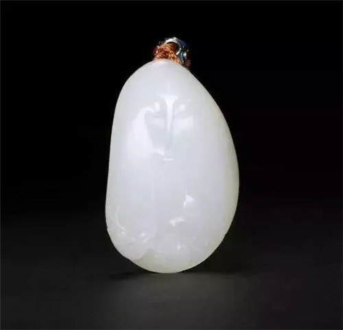 翡翠海豚图黑羊脂被某些人垄断禁采，为何？  第1张