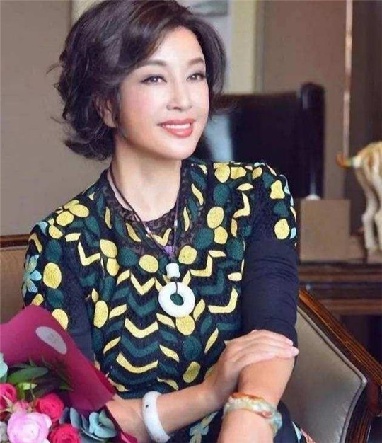 怎么选翡翠原石切片在如今玉石的大环境下，和田玉该如何收藏？  第1张