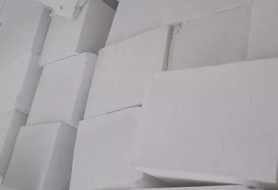 冰种飘兰花翡翠手镯为什么四川汉白玉的价格会比较贵？  第7张