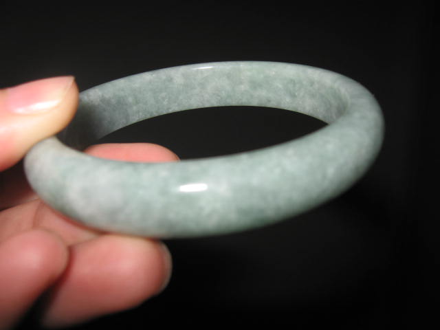 翡翠手镯鉴定的方法，详细为你解答   第2张