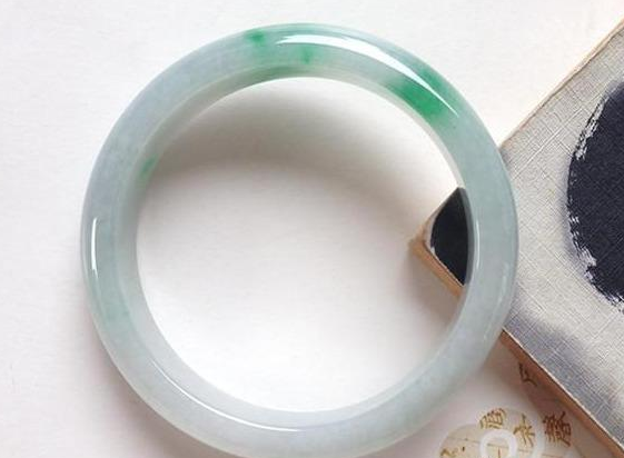 翡翠价格涨得再飞，买了有这些情况的也就和你无关  第5张