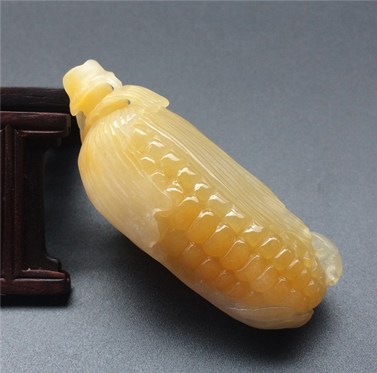 石化玉和翡翠玉的区别色彩丰富的金丝玉雕件，你见过吗？  第5张