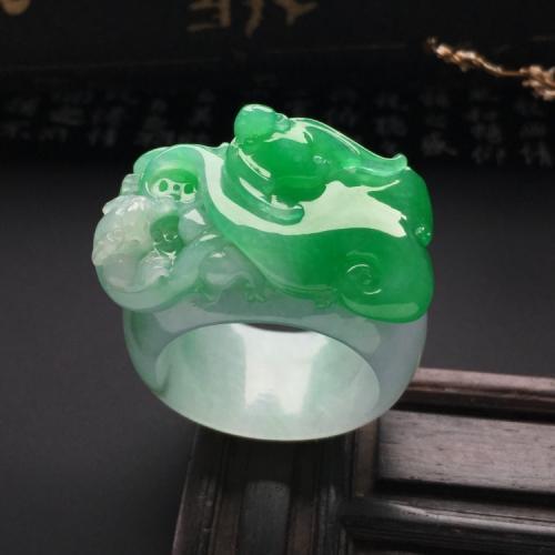 老翡翠的鉴定视频翡翠扳指的款式有哪些 翡翠扳指有哪些题材 