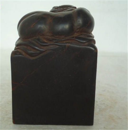 翡翠原石上的松花欣赏一波来自清代的老寿山石印章摆件  第6张