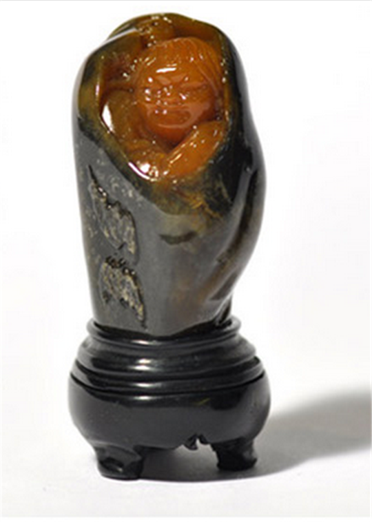 翡翠原石上的绿点乌鸦皮田黄石的价格是多少？  第4张