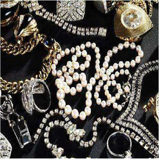 去缅甸翡翠原石便宜吗买珠宝的误区，避免踩雷不吃亏  第2张