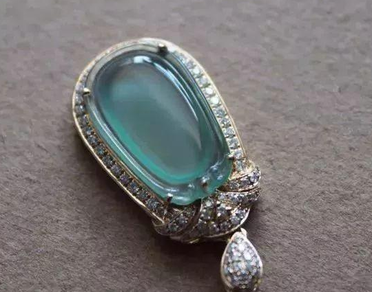 翡翠园价格它称为翡翠界的“蓝色妖姬”，据说未来10年可能比房子还要值钱  第5张