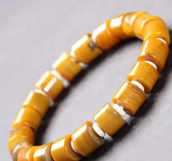 乌鸡种翡翠手镯带好嘛战国红各产地的料如何区别？你清楚吗？  第12张