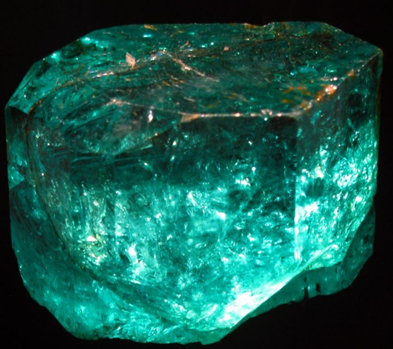 一般翡翠手镯的绿柱石是什么样的宝石？具体都有哪些分类呢？   第1张