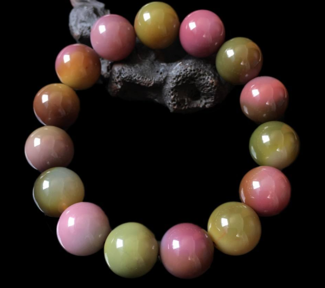 男款翡翠手镯盐源玛瑙玉化后的图片 盐源玛瑙怎么样   第2张