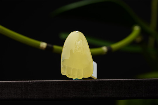 南齐原石蜜蜡比琥珀更贵？  第1张