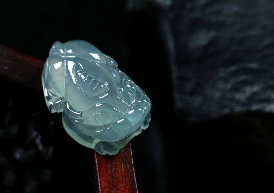 玻璃种翡翠的价钱一定比翡翠冰种翡翠高吗？这倒不一定！   第2张