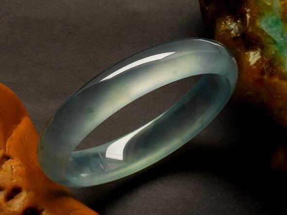 翡翠手镯鉴定的方法，详细为你解答   第1张