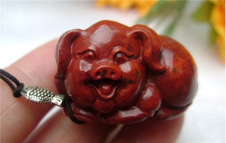 翡翠貔貅背上如意现在很多玛瑙叶子，叶子题材玛瑙雕件有何寓意？  第5张