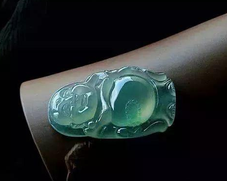 翡翠园价格它称为翡翠界的“蓝色妖姬”，据说未来10年可能比房子还要值钱  第6张