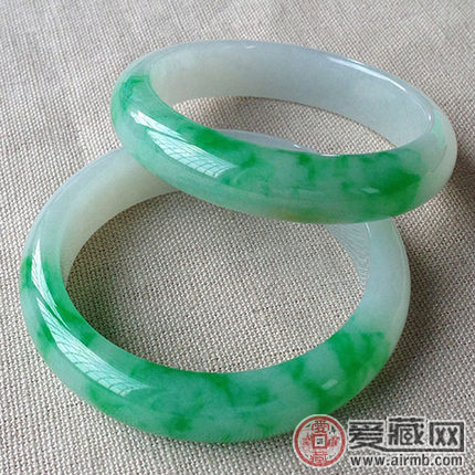 辨别白底青翡翠办法有哪些？ 